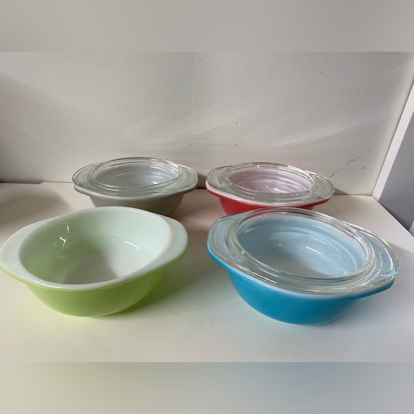 Set of 4 Vintage Pyrex 080s Individual casseroles with ALL 4 lids - Picture 2 of 16